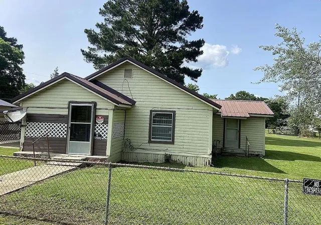 2nd image of 1209 Sw Quincy St, Idabel, OK 74745 | MLS# 1232108