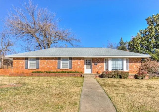 Homes for sale in Oklahoma City, OK | 2601 Chaucer Dr, Oklahoma City, OK 73120 | MLS# 1232131
