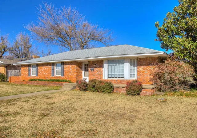 Homes for sale in Oklahoma City, OK | 2601 Chaucer Dr, Oklahoma City, OK 73120 | MLS# 1232131