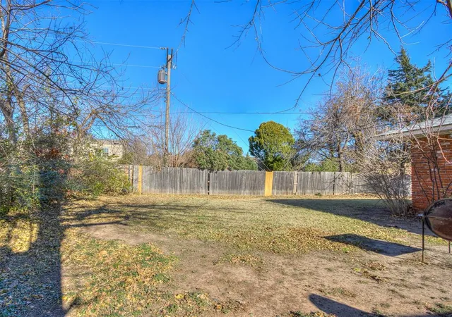 Homes for sale in Oklahoma City, OK | 2601 Chaucer Dr, Oklahoma City, OK 73120 | MLS# 1232131