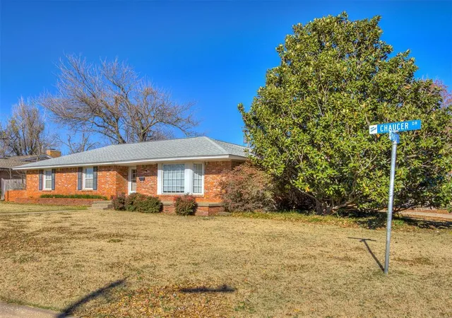 Homes for sale in Oklahoma City, OK | 2601 Chaucer Dr, Oklahoma City, OK 73120 | MLS# 1232131