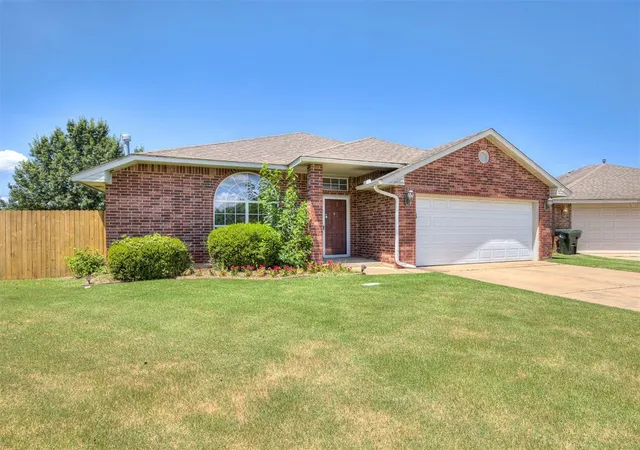 2nd image of 1600 Hazelwood Dr, Norman, OK 73071 | MLS# 1232139