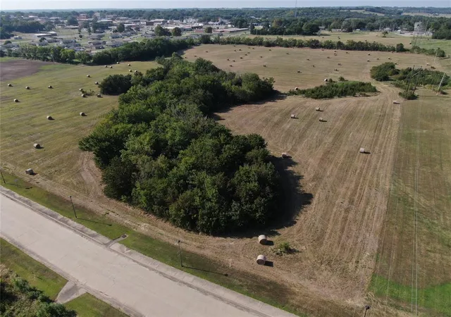 3rd image of 210 E Date St, Okemah, OK 74859 | MLS# 1232146
