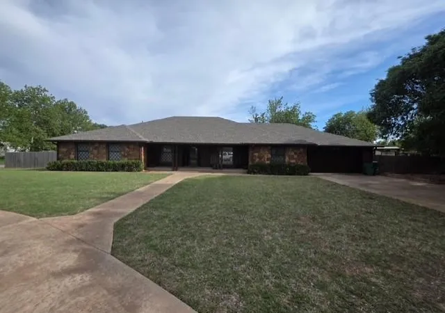 Homes for sale in Mangum, OK | 700 E Cleveland St, Mangum, OK 73554 | MLS# 1232168