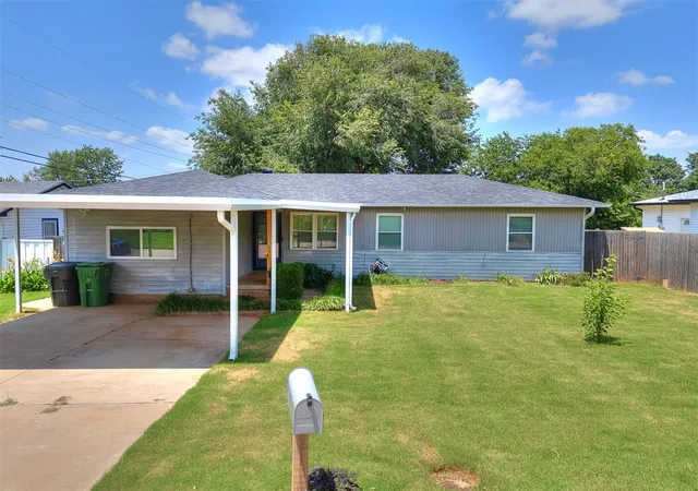 Homes for sale in Yukon, OK | 303 W Bass Ave, Yukon, OK 73099 | MLS# 1232179