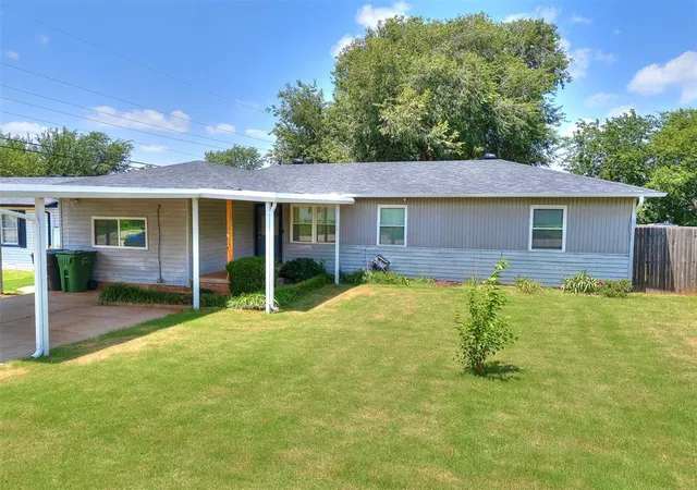 Homes for sale in Yukon, OK | 303 W Bass Ave, Yukon, OK 73099 | MLS# 1232179
