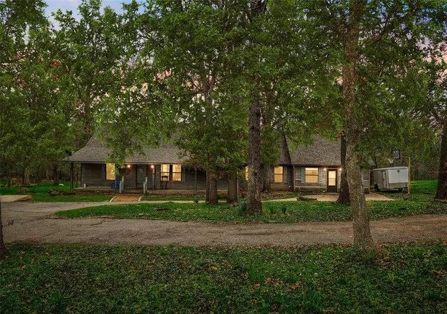 3rd image of 1600 E Covell Rd, Edmond, OK 73034 | MLS# 1232193