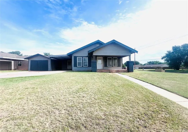 Homes for sale in Elk City, OK | 1101 W A Ave, Elk City, OK 73644 | MLS# 1232196