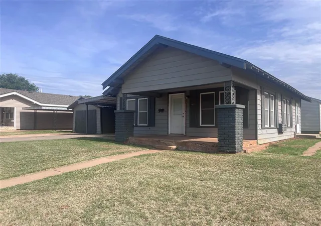 Homes for sale in Elk City, OK | 1101 W A Ave, Elk City, OK 73644 | MLS# 1232196