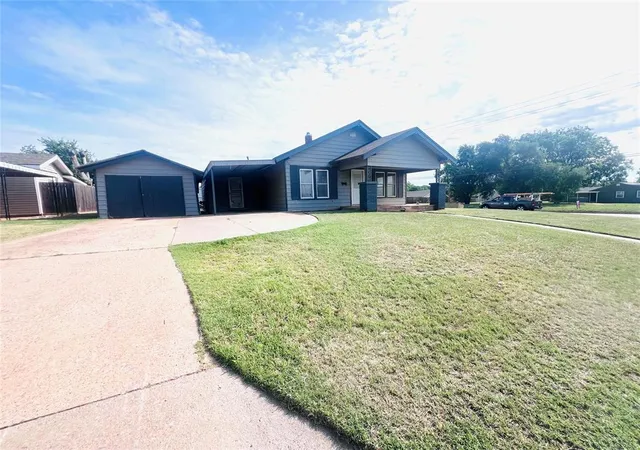 Homes for sale in Elk City, OK | 1101 W A Ave, Elk City, OK 73644 | MLS# 1232196