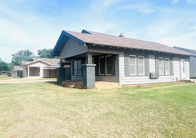 Homes for sale in Elk City, OK | 1101 W A Ave, Elk City, OK 73644 | MLS# 1232196