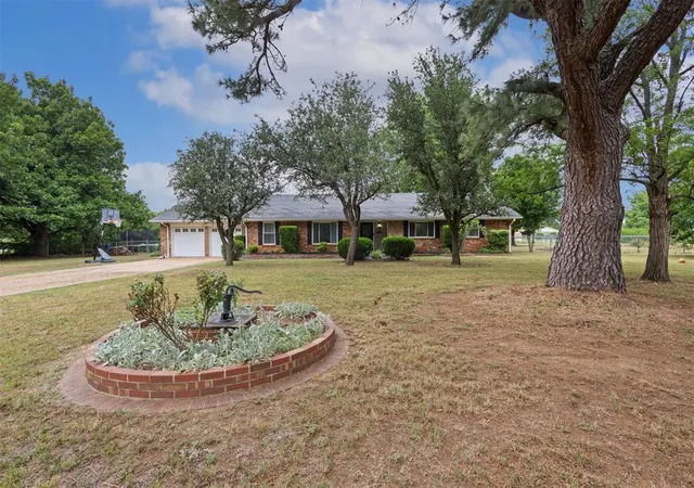 1st image of 623 Greenbriar Ave, Edmond, OK 73034 | MLS# 1232211