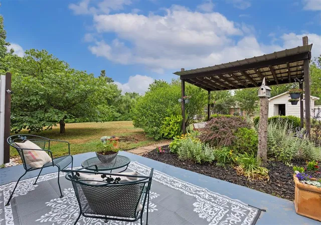 3rd image of 623 Greenbriar Ave, Edmond, OK 73034 | MLS# 1232211
