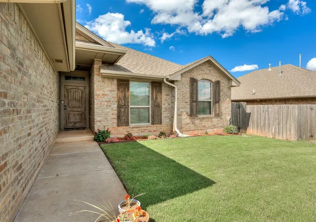 3rd image of 8709 Sw 36Th Ter, Oklahoma City, OK 73179 | MLS# 1232217