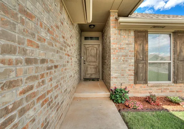 4th image of 8709 Sw 36Th Ter, Oklahoma City, OK 73179 | MLS# 1232217