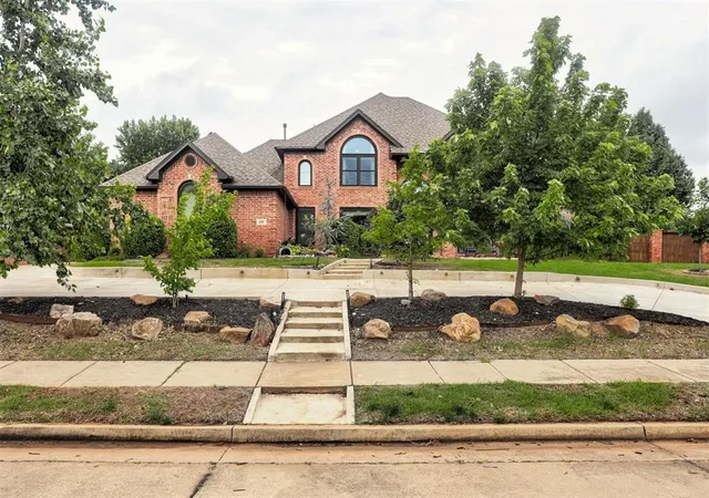 4th image of 2601 Stratton Dr, Edmond, OK 73013 | MLS# 1232234
