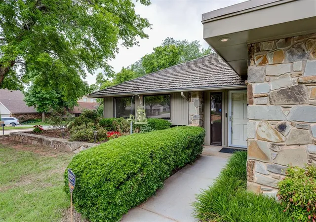 Photo 4 of Single family home for sale at 2933 Browne Stone Rd, Oklahoma City, OK 73120 | MLS# 1232241 | Listing updated on 2026-09-30