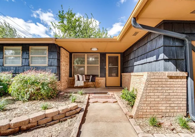 Photo 2 of Single family home for sale at 1102 Yuhoma Dr, Yukon, OK 73099 | MLS# 1232243 | Listing updated on 2026-10-28