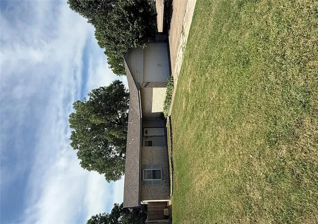 Homes for sale in Lawton, OK | 2901 Ne Lakeview Cir, Lawton, OK 73507 | MLS# 1232256
