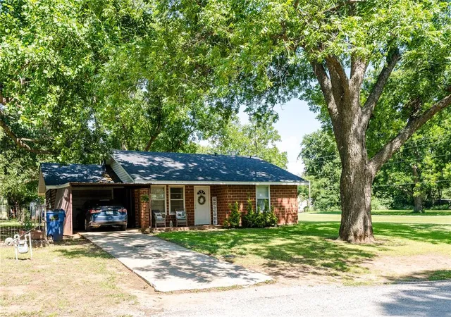 Homes for sale in Wynnewood, OK | 405 S Clayton Ave, Wynnewood, OK 73098 | MLS# 1232260