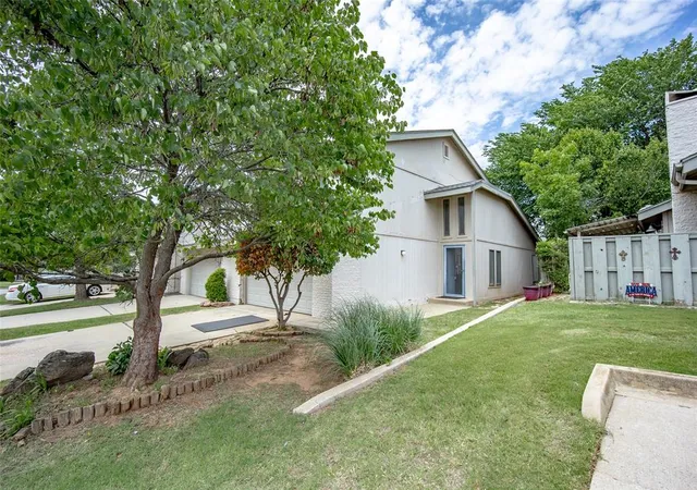 Homes for sale in Oklahoma City, OK | 9805 Hefner Village Dr, Oklahoma City, OK 73162 | MLS# 1232263