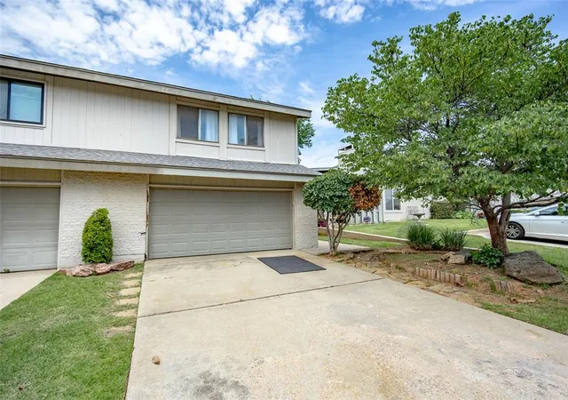 Homes for sale in Oklahoma City, OK | 9805 Hefner Village Dr, Oklahoma City, OK 73162 | MLS# 1232263