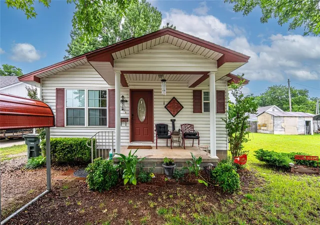 Homes for sale in Davis, OK | 206 S 6th St, Davis, OK 73030 | MLS# 1232278