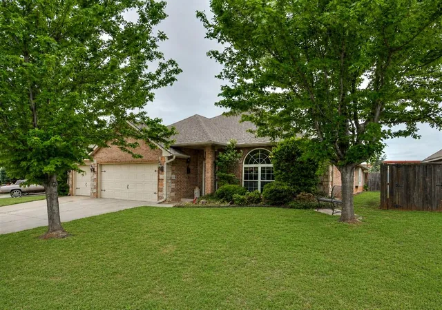 2nd image of 1205 Nw 190th Pl, Edmond, OK 73012 | MLS# 1232282