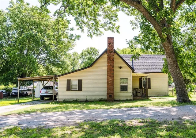 Homes for sale in Wynnewood, OK | 807 E Kean St, Wynnewood, OK 73098 | MLS# 1232288