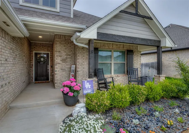 2nd image of 713 Red River Dr, Yukon, OK 73099 | MLS# 1232298