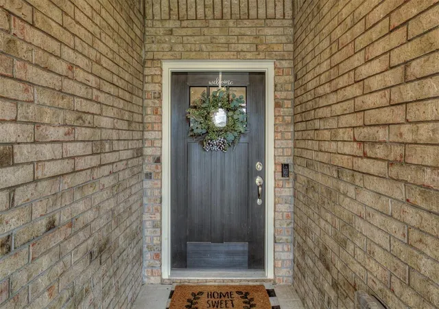 3rd image of 713 Red River Dr, Yukon, OK 73099 | MLS# 1232298