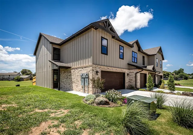 Homes for sale in Lawton, OK | 6716 Nw Willow Wood Loop, Lawton, OK 73505 | MLS# 1232315