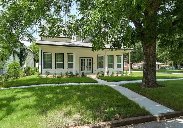 Homes for sale in Guthrie, OK | 624 E Harrison Ave, Guthrie, OK 73044 | MLS# 1232362
