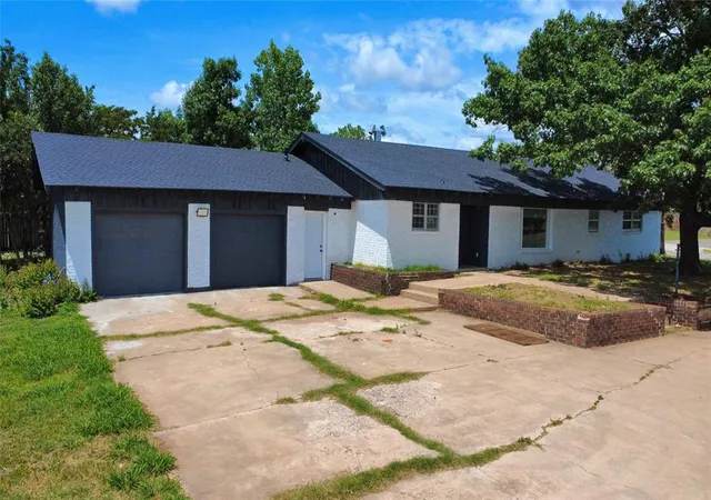 Homes for sale in Lawton, OK | 2 Nw 36th St, Lawton, OK 73505 | MLS# 1232377