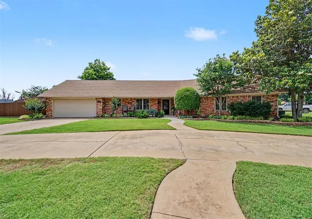 Homes for sale in Altus, OK | 612 Cambridge Dr, Altus, OK 73521 | MLS# 1232381