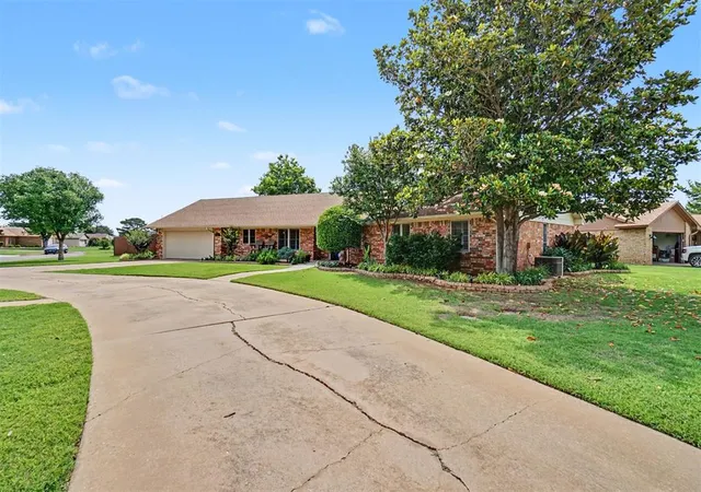 Homes for sale in Altus, OK | 612 Cambridge Dr, Altus, OK 73521 | MLS# 1232381