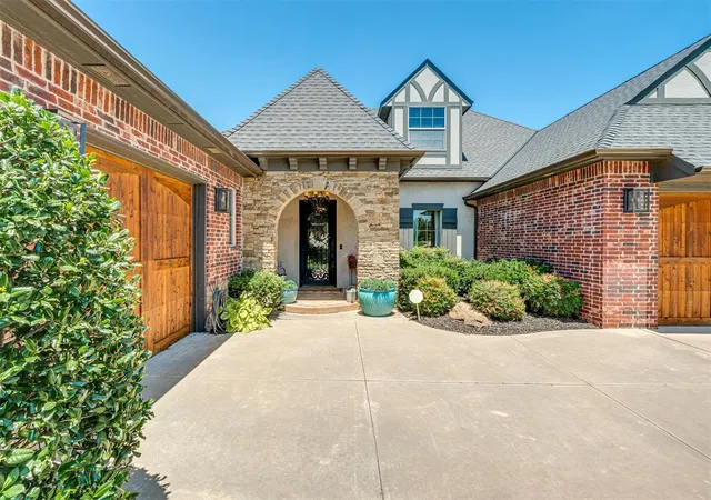 Photo 3 of Single family home for sale at 2709 Stetson Dr, Edmond, OK 73034 | MLS# 1232399 | Listing updated on 2026-10-09