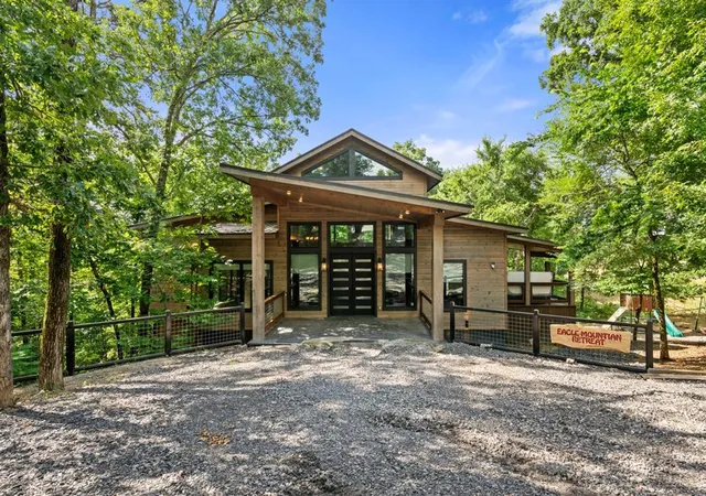 Photo 3 of Single family home for sale at 816 S Eagle Mountain Trl, Broken Bow, OK 74728 | MLS# 1232431 | Listing updated on 2026-07-31
