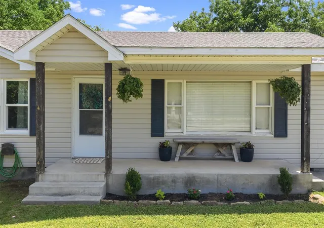 Homes for sale in Sulphur, OK | 1126 W 12th St, Sulphur, OK 73086 | MLS# 1232447