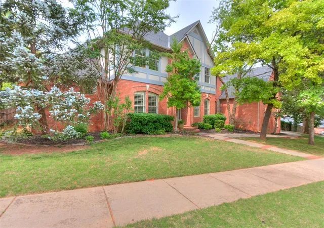 Photo 1 of Sale Pending at 2917 Kingwood Dr, Edmond, OK 73013 | MLS# 1232449 | Listing updated on 2026-08-19