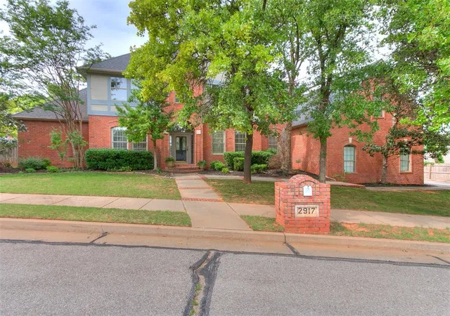 Photo 3 of Sale Pending at 2917 Kingwood Dr, Edmond, OK 73013 | MLS# 1232449 | Listing updated on 2026-08-19