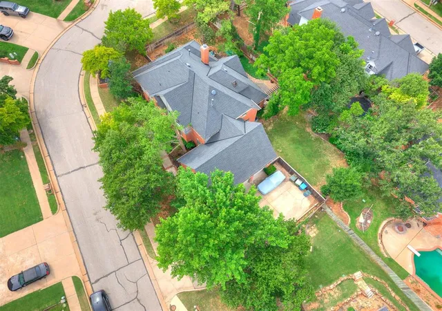 Photo 3 of Sale Pending at 2917 Kingwood Dr, Edmond, OK 73013 | MLS# 1232449 | Listing updated on 2026-08-19
