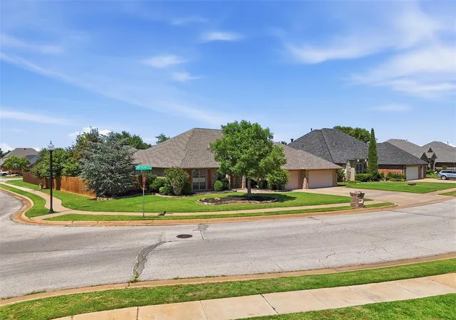 2nd image of 1713 Nw 182nd St, Edmond, OK 73012 | MLS# 1232459