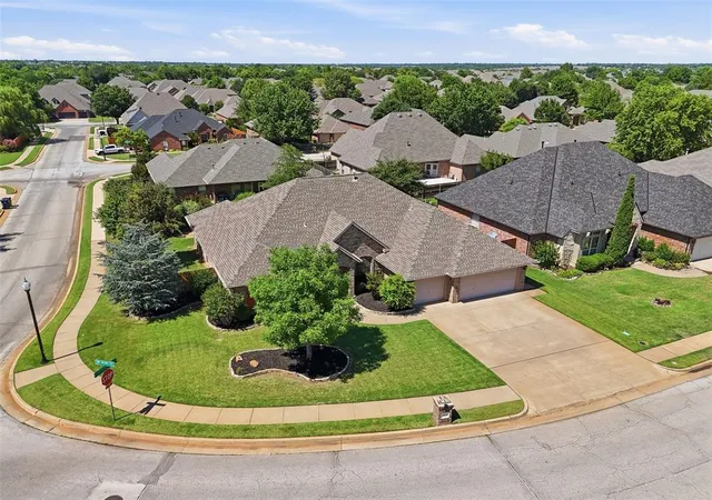 3rd image of 1713 Nw 182Nd St, Edmond, OK 73012 | MLS# 1232459