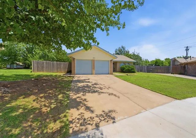 3rd image of 601 Sw 27Th St, Moore, OK 73160 | MLS# 1232507
