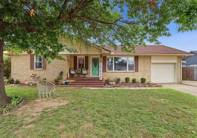 Homes for sale in Prague, OK | 1209 Meadowbrook Ln, Prague, OK 74864 | MLS# 1232518