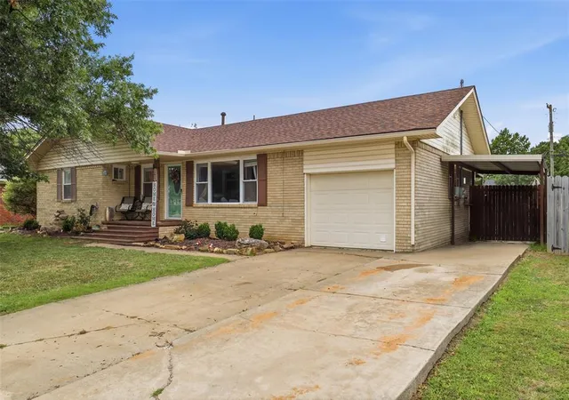 Homes for sale in Prague, OK | 1209 Meadowbrook Ln, Prague, OK 74864 | MLS# 1232518