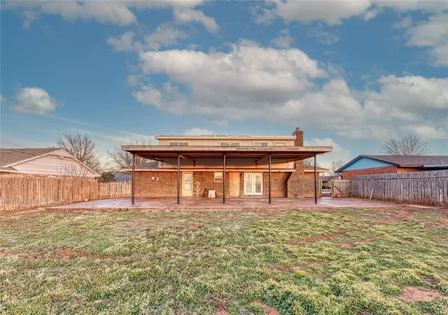 Homes for sale in Clinton, OK | 1118 Camelot Dr, Clinton, OK 73601 | MLS# 1232522