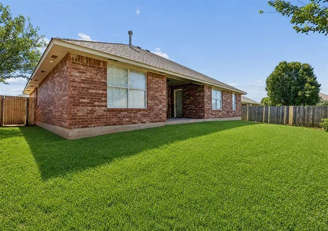 Photo 15 of Single family home for sale at 2613 Jefferson Dr, Moore, OK 73160 | MLS# 1232529 | Listing updated on 2026-08-20