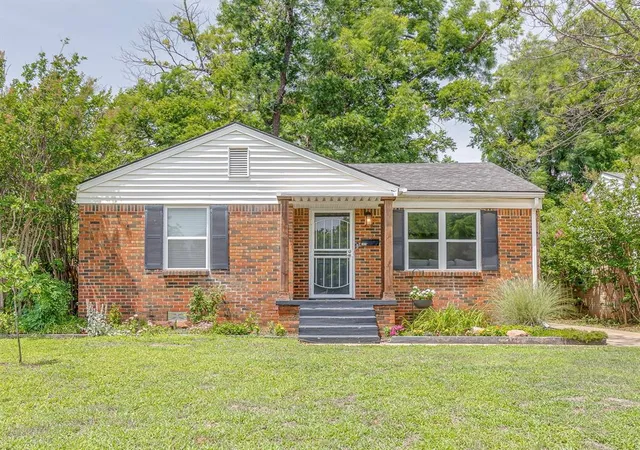 2nd image of 3805 Putnam Heights Blvd, Oklahoma City, OK 73118 | MLS# 1232533